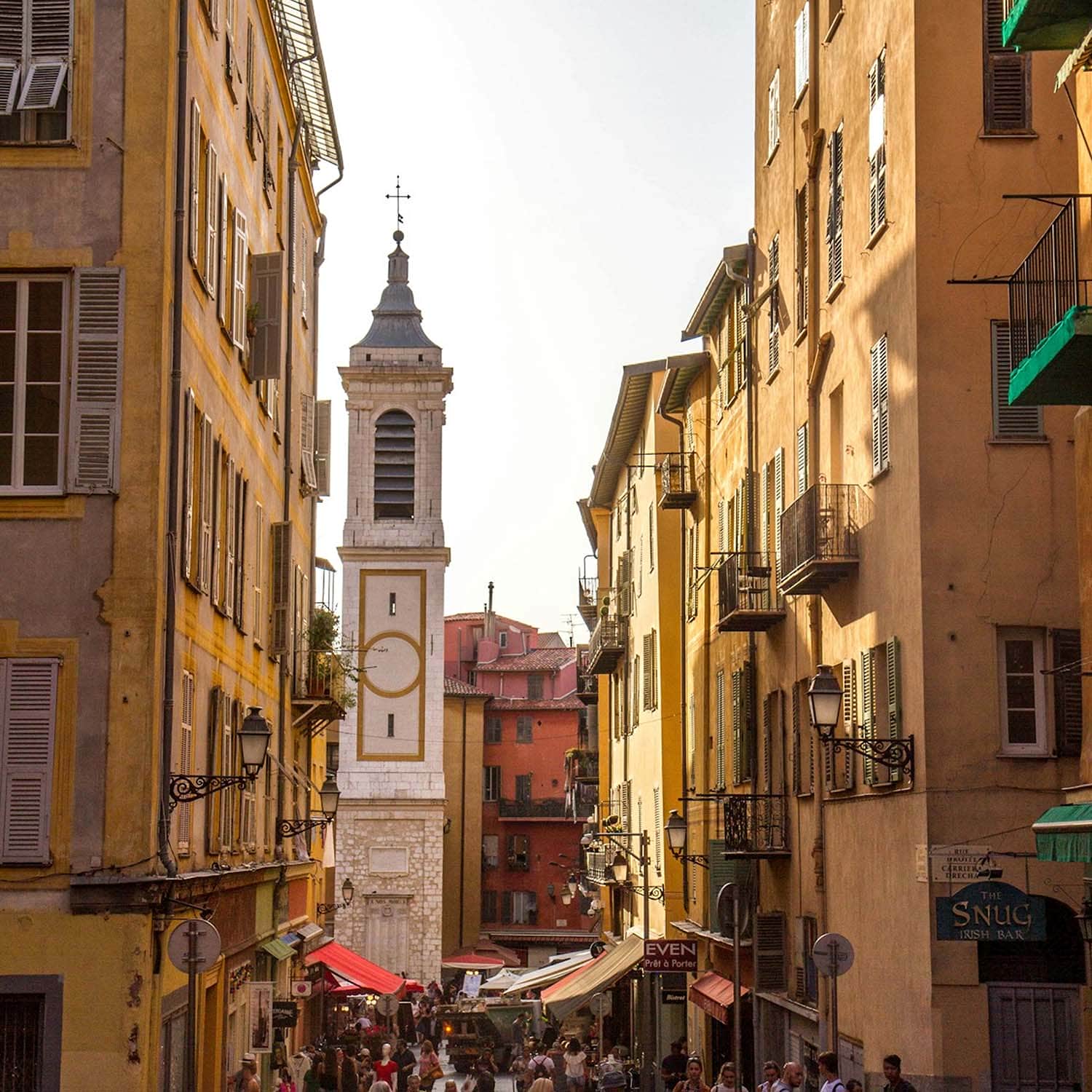 La Vieille Ville (Vieux-Nice) La Vieille Ville (Vieux-Nice)