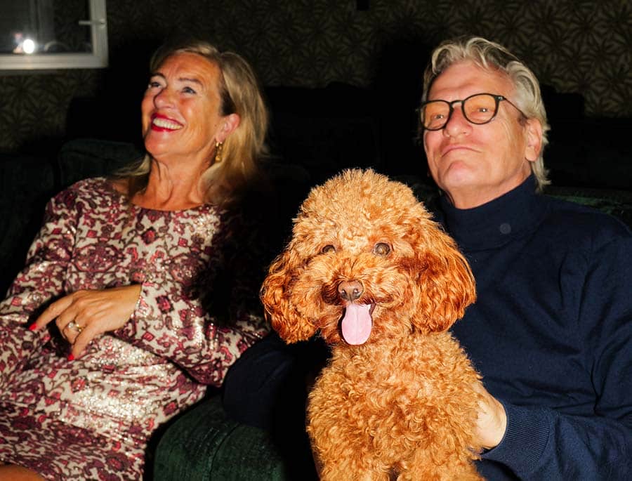 Deux personnes dans la salle de cinéma Deux personnes dans la salle de cinéma